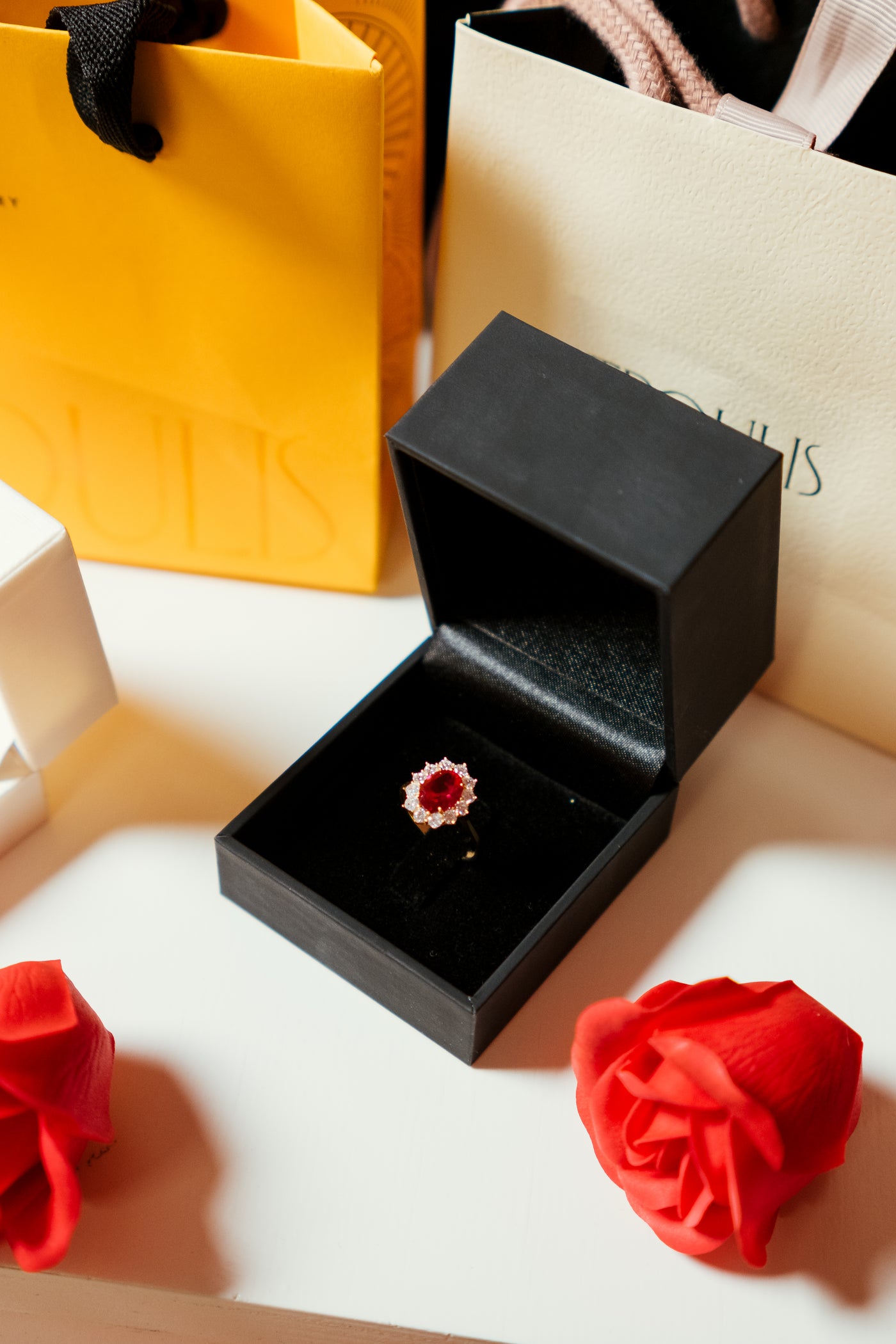 Δαχτυλίδι TROULIS Scarlet Halo.